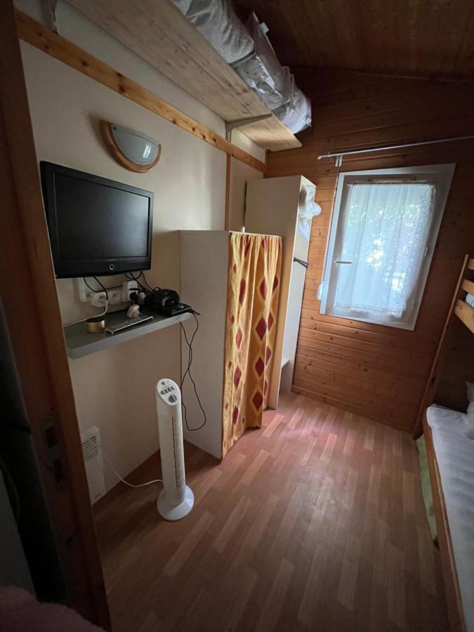 Chalet Agreable En Bord En De Mer. Le Port-des-Barques Exterior photo