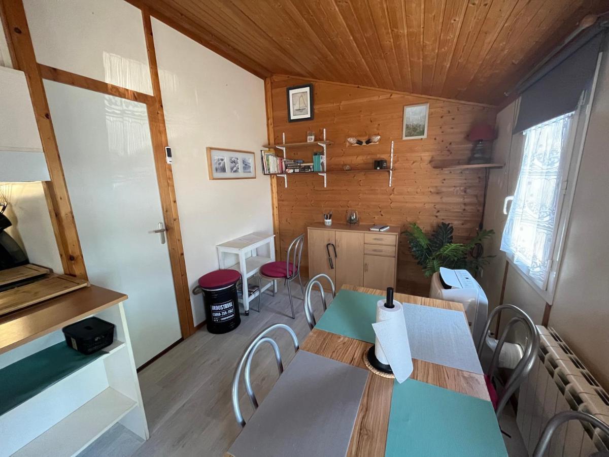 Chalet Agreable En Bord En De Mer. Le Port-des-Barques Exterior photo