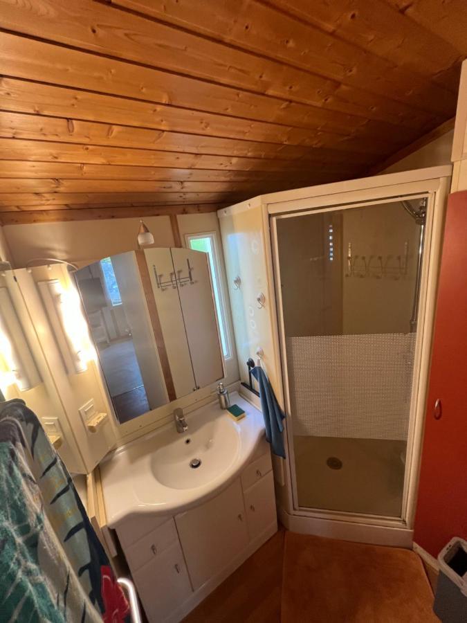 Chalet Agreable En Bord En De Mer. Le Port-des-Barques Exterior photo